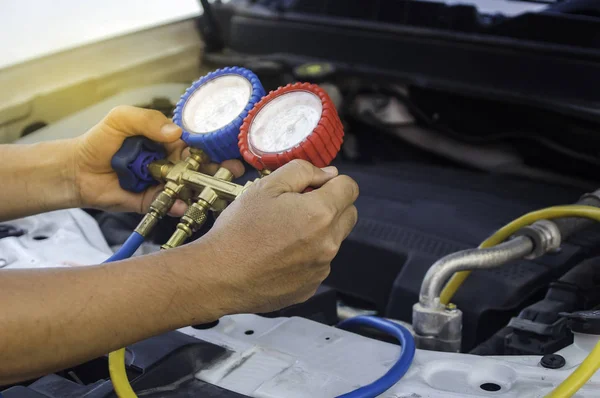 Otomatik mekanik basınç göstergesi hava kompresörü, sıvı kullanır.