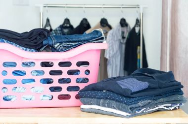 Ütü Masası, beyaz ro elbise yığını elbise Ütü