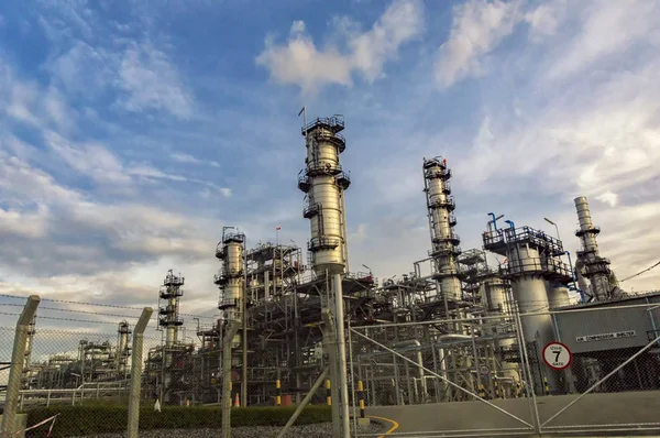 Indústria de refinaria de petróleo — Fotografia de Stock