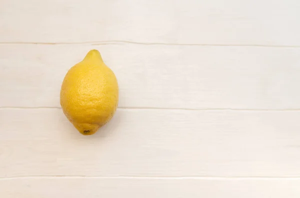 Citron Jaune Sur Fond Blanc Bois Close Pour Les Mises — Photo