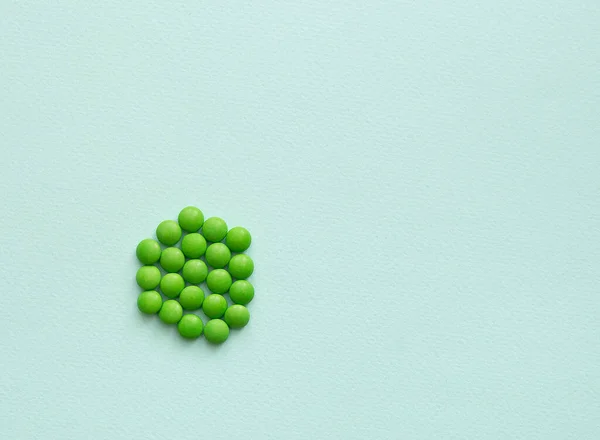 Pastillas Verdes Sobre Fondo Azul Enfermedad Medicina — Foto de Stock