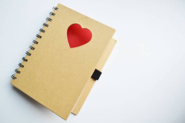 Sevgililer Günü için küçük kırmızı kalpler