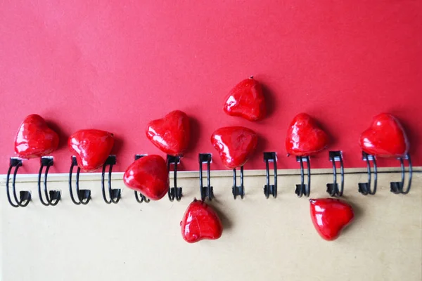 Små röda hjärtan för alla hjärtans dag — Stockfoto