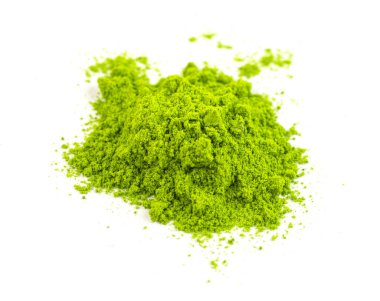 Kuru çay tozu kibrit çayı, beyaz arka planda izole edilmiş. Çin şifalı çayı sağlık için sakinleştirir. Doğu çimeni