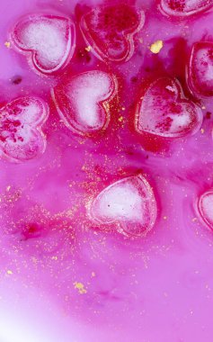 Buz kalplerinin soyut pembe arkaplanı. Aşk konsepti, modern tarz. Kalbi donmuş romantik bir kart. Sevgililer Günü 'nün sembolü. Güzel doku, desen. Lakonik sanat tasarımı.