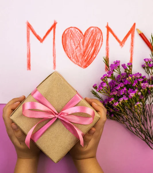 Hands Holding Gift Box Mother Day Card Mom Top View — Stock Photo, Image