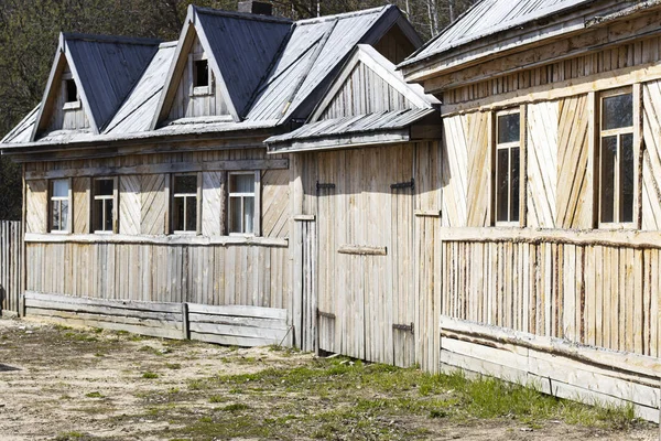 Старые Деревянные Дома Деревянными Крышами Окнами Деревня Редких Деревянных Зданий — стоковое фото