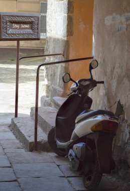 Coronavirus veya COVID-19 salgını tehlikesi. Evde kal konsepti 