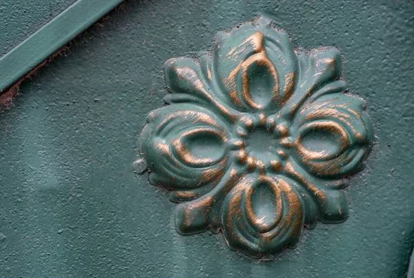 Pięknie Malowane Metalowe Elementy Drzwi — Zdjęcie stockowe