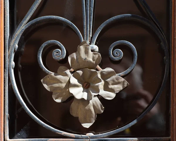 Oude Moderne Decoratieve Gesmeed Metalen Elementen Van Hekken Poorten Raamroosters — Stockfoto