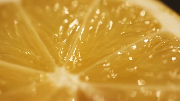 Fruta jugosa fresca del limón rica en vitamina C, nutrición saludable para el sistema inmunológico — Vídeo de stock