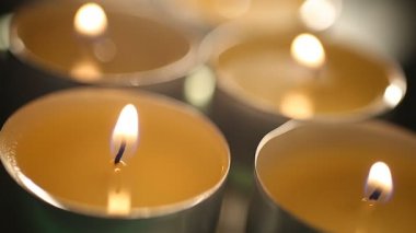 Kokulu aroma mum alevleri sakin bir şekilde yanan, ruh uyum, rahat bir atmosfer