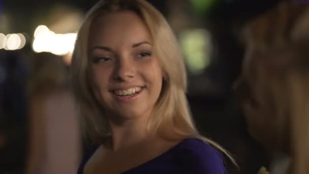 Flirten an der bar