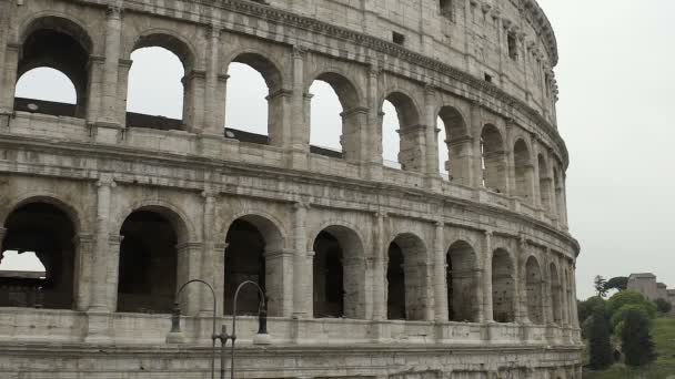 Anfiteatro Coliseu, herança cultural italiana, famosa atração antiga — Vídeo de Stock