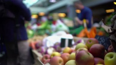 Yerel Gıda market, sağlıklı beslenme, mevsimlik alışveriş meyve satın insanlar