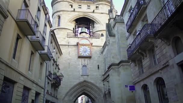 Forntida Port Cailhau, vacker arkitektur i Bordeaux, Frankrike, sightseeing — Stockvideo