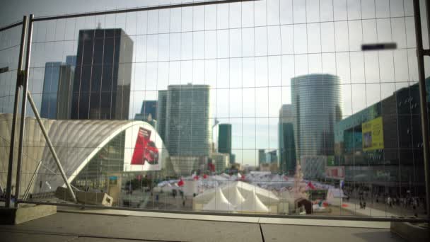 Straat fan zone in het centrum van de grote stad, stadsleven, fans ondersteunende sportteams — Stockvideo