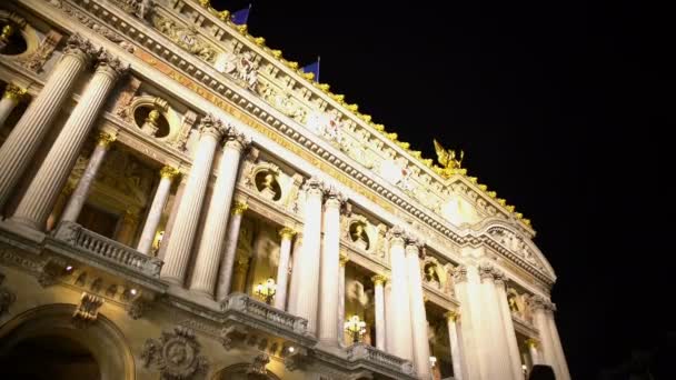 Academie Royale de Musique in Paris, popular place, people standing near Opera — Stock Video