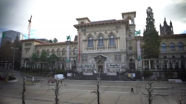 パレ ・ デ ・ Rumine の歴史的な建物は、ローザンヌ、スイス連邦共和国の大学図書館 — ストック動画