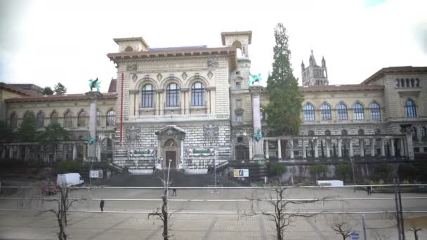 Palais de Rumine épület, firenzei reneszánsz stílusban Lausanne-ban, Svájcban — Stock videók