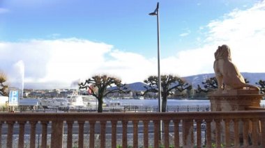 Cenevre Gölü yatlar ve Jet deau çeşme ile güzel manzarasına güneşli bir günde