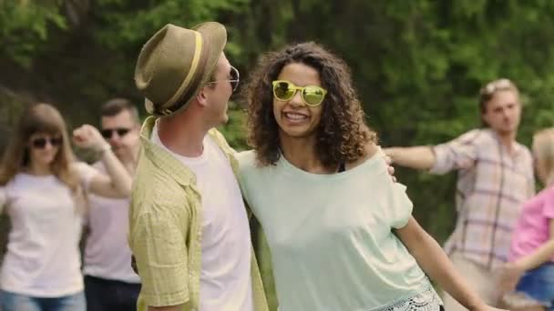 Happy male and female students dancing, enjoying freedom at summer holidays — Stock Video