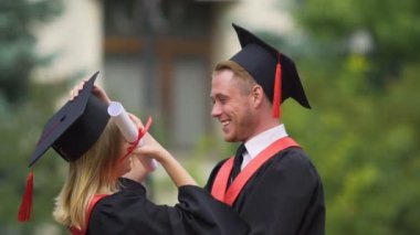 Söz, hayatlarının, parlak geleceği önemli gün zevk mezunları gülümseyen