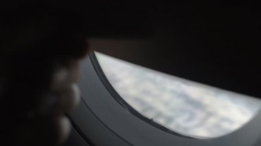 Sinir kişi acı kapatma ve açma uçak pencere shade uçan korkusu