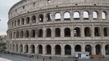 Görkemli taş bina, Kolezyum Roma, İtalyan Simgesel Yapı ziyaret insanlar