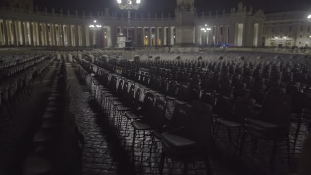 Cadeiras vazias na Praça do Vaticano, expansão do ateísmo, crise religiosa global — Vídeo de Stock