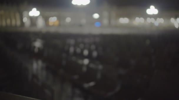 Many empty chairs in Saint Peter's Square, preparations for papal audience — Stock Video