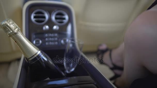 Female with attractive legs sitting on backseat of expensive car, escort service — Stock Video