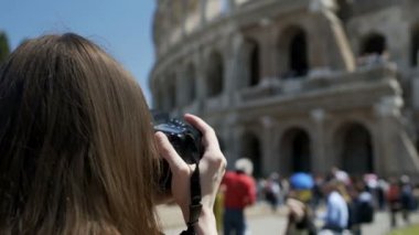 Colosseum genç kadın alarak resmi tatile hobi zevk makinesinde
