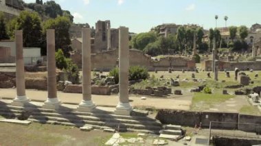 İtalya, Roma Forumu ile ilgilenen turist grup Arkeolojik Sit Panoraması