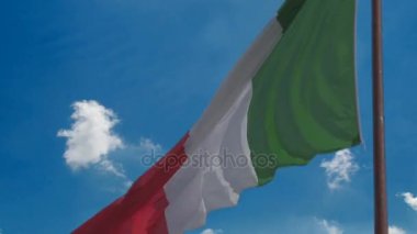 İtalyan ulusal bayrak mavi gökyüzü arka plan, ülke tricolour sembolü