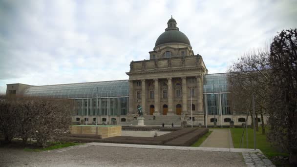 Residencia Real situada cerca de Hofgarten en Munich, Alemania. Monumentos famosos — Vídeos de Stock