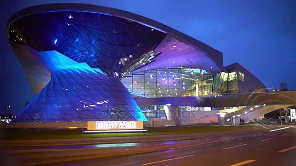 Incredibile illuminazione sul moderno edificio futuristico, nuovo business center — Video Stock