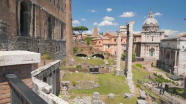 Saray kalıntıları üzerinde görüntülemek ve Roman Forum, Açık Hava Müzesi Panoraması kilise