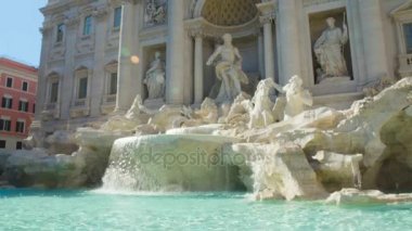 Poli Sarayı ve Trevi Çeşmesi, Roma'nın popüler landmark görkemli Cephesi
