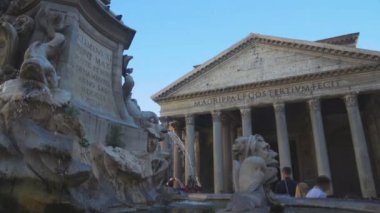 Roma, tarihi yerler, turizm Pantheon Fountain'dan antik yazıtlar