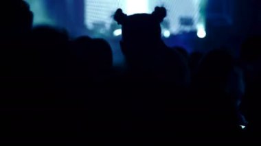 Serin bir atmosfer zevk ve Müzik Festivali, dans genç kadın gece kulübü