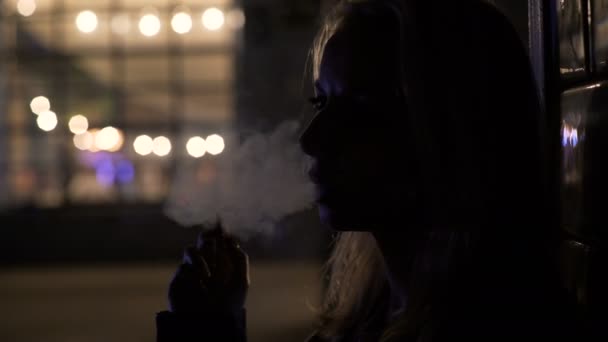 Silhouette of lonely woman inhaling cigarette smoke and thinking about problems — Stock Video