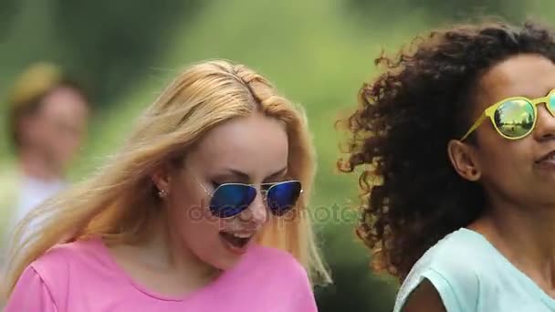 Two good-looking females making dance moves to music, singing along to a song — Stock Video