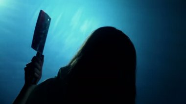 Kabus, kötü kadın gösteren keskin kanlı doğrama bıçağı, zalim manyak