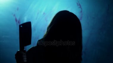 Kadın psikopat doğrama kurban kanlı kasap bıçağı ile birden çok kez