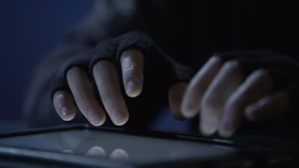 Attaques cyberterroristes réseau informatique du gouvernement à partir de la tablette, virus de lancement 