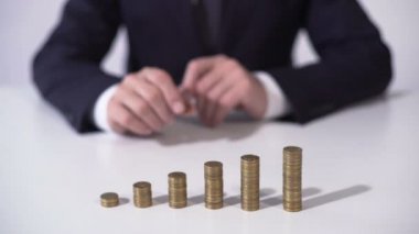 Madeni para koyarak kazık, mevduat faiz büyüyen, başarılı yatırım bankacı