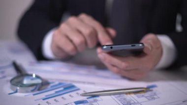 Pazar newswire smartphone, kaydırma yatırımcı yeni proje için veri incelenmesi