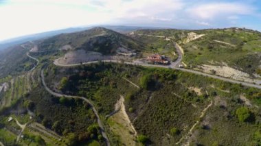 Yılan gibi yeşil tepeler, güzel doğa eğlence tatil için yollarda