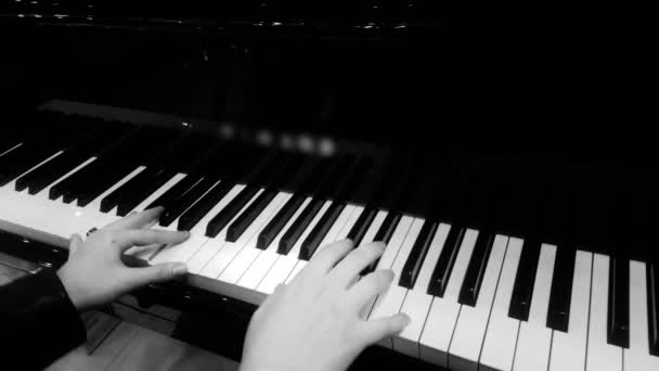 Female pianist hands pressing ivory keys, playing nice piano music at concert — Stock Video